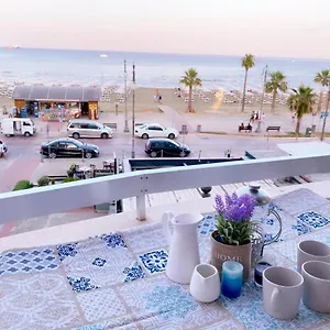 beach-front-apartment-larnaca.hotelsatayianapa.com/